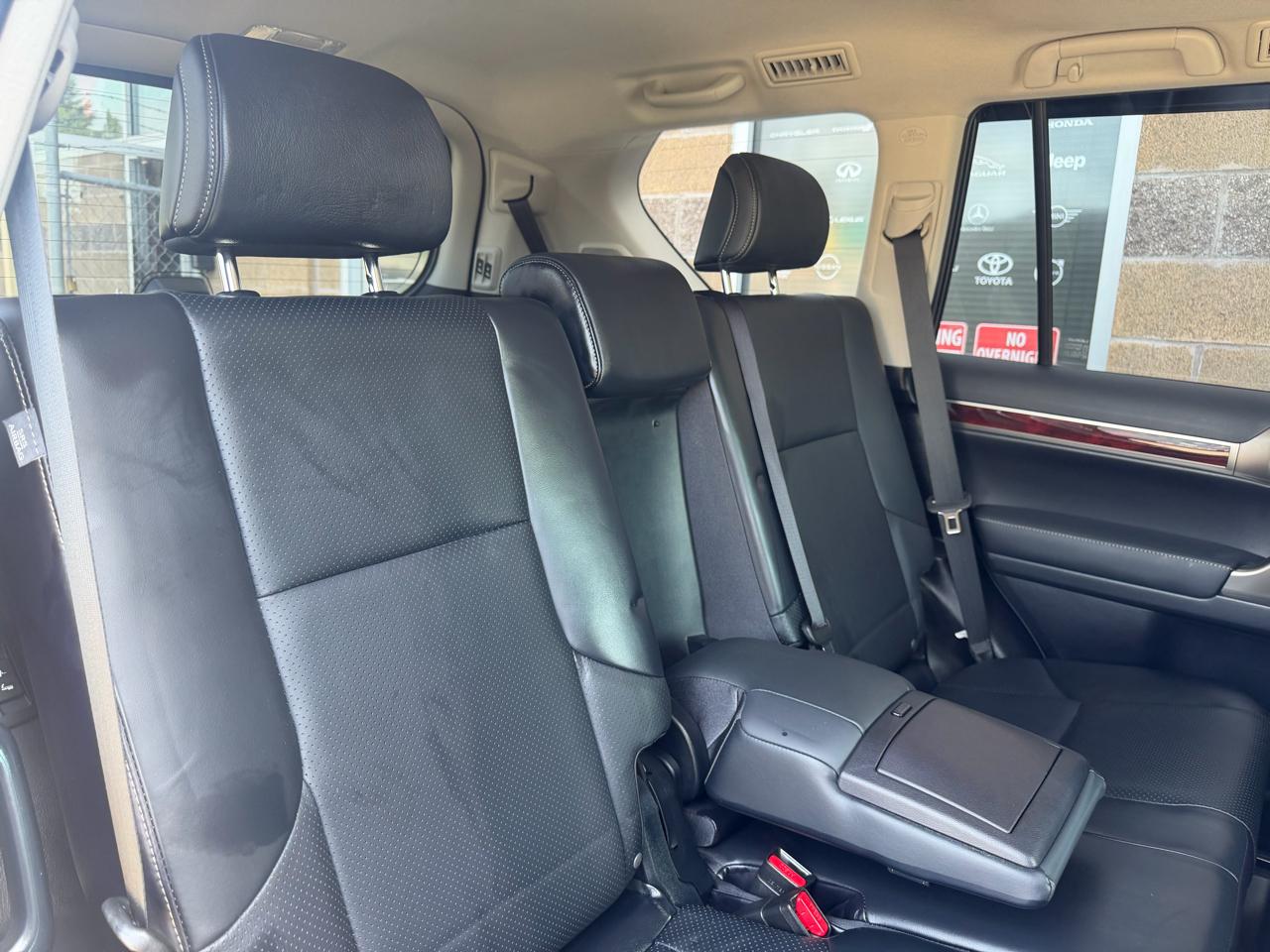 Lexus GX 460 4WD 4dr Premium 2011