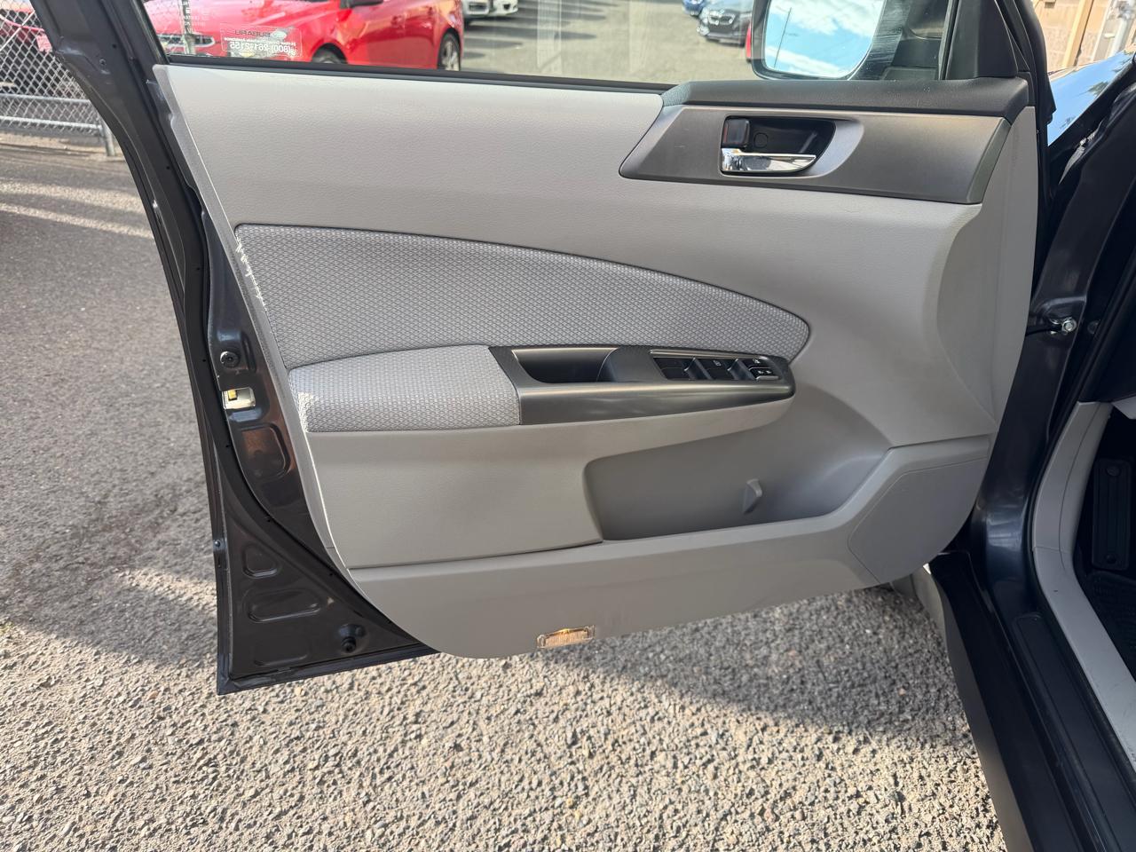 Subaru Forester 4dr Auto 2.5X Premium 2012