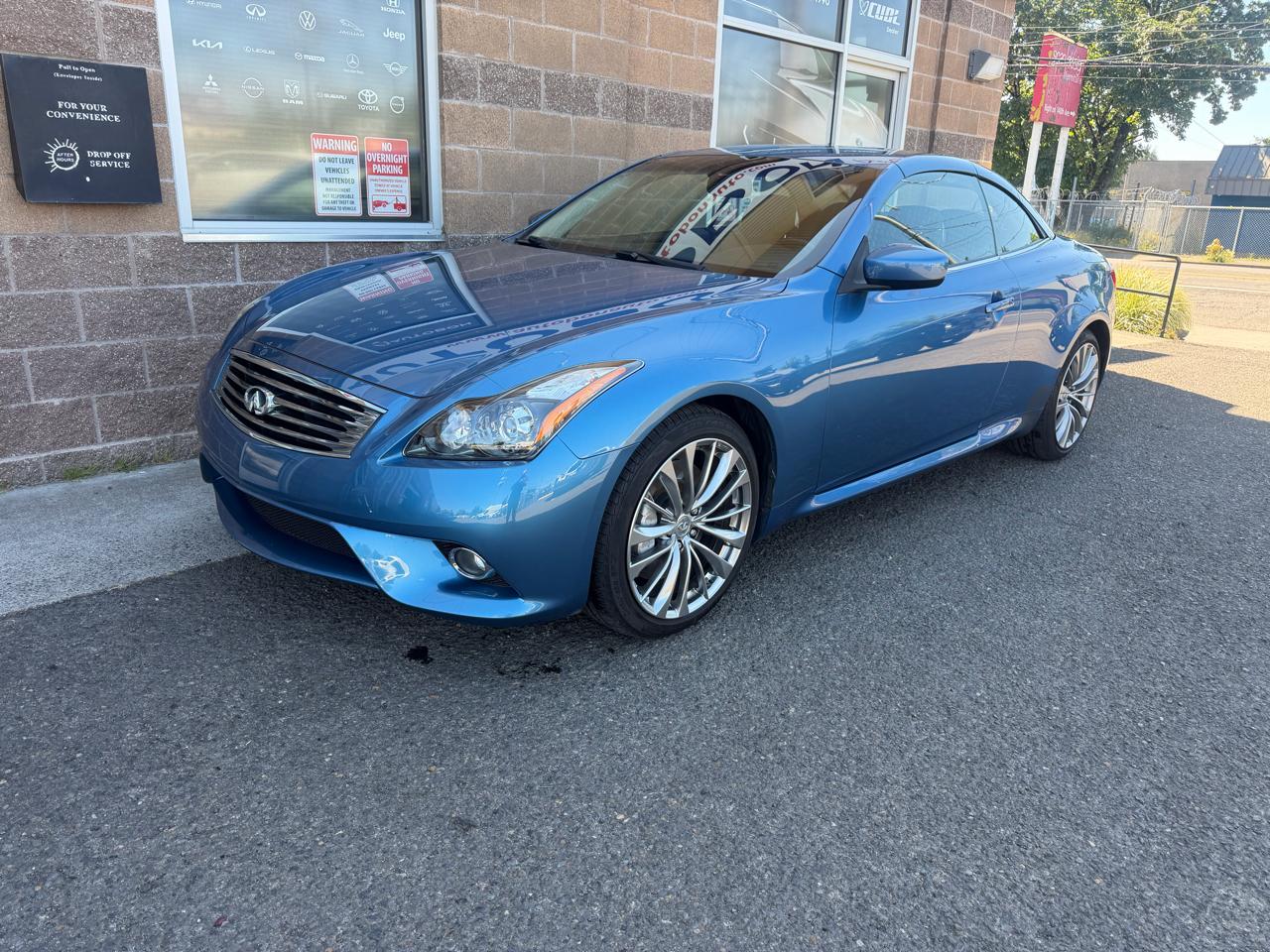 Infiniti G37 Convertible 2dr Sport 6MT 2011