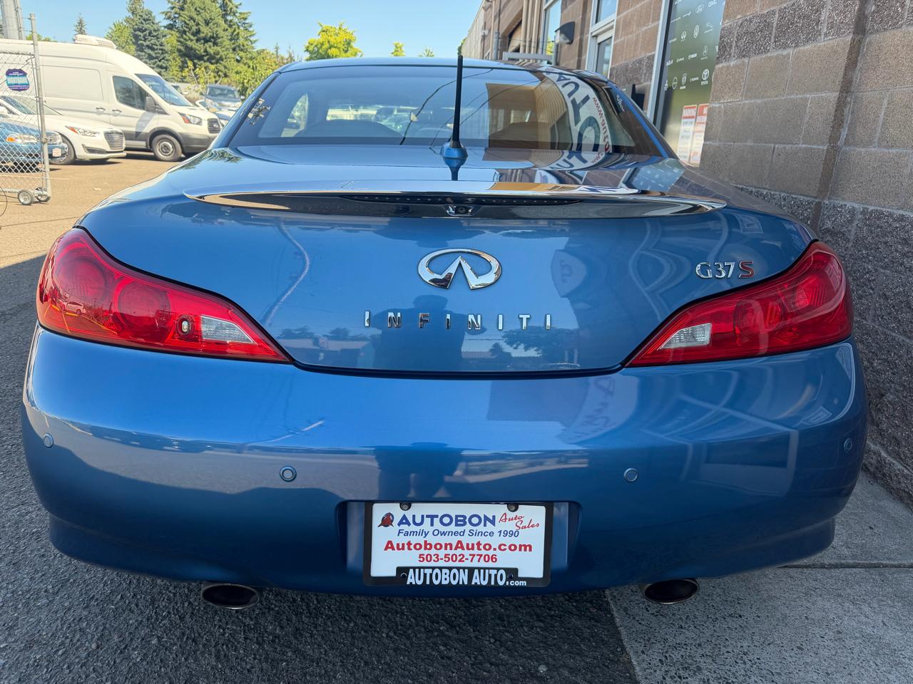 Infiniti G37 Convertible 2dr Sport 6MT 2011