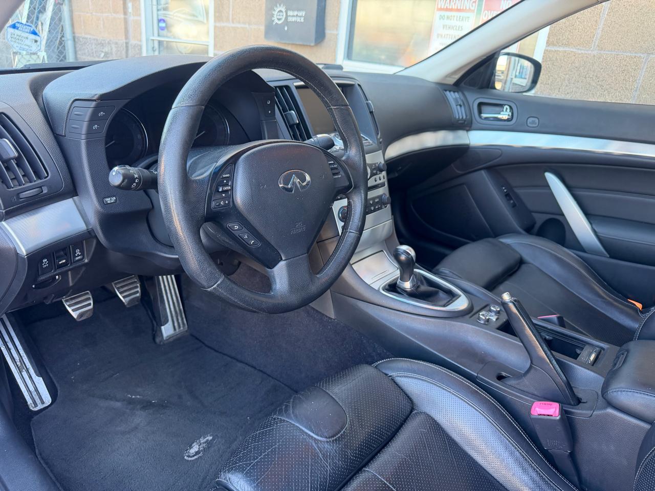 Infiniti G37 Convertible 2dr Sport 6MT 2011