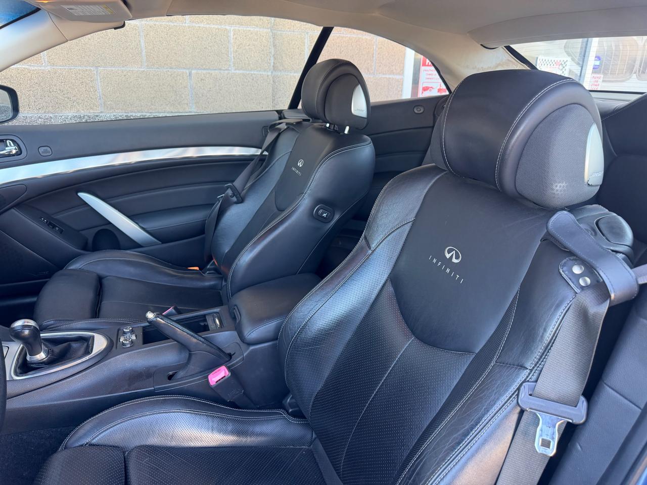 Infiniti G37 Convertible 2dr Sport 6MT 2011