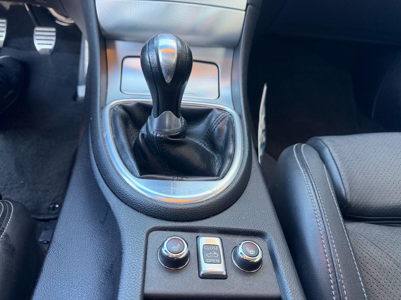 Infiniti G37 Convertible 2dr Sport 6MT 2011