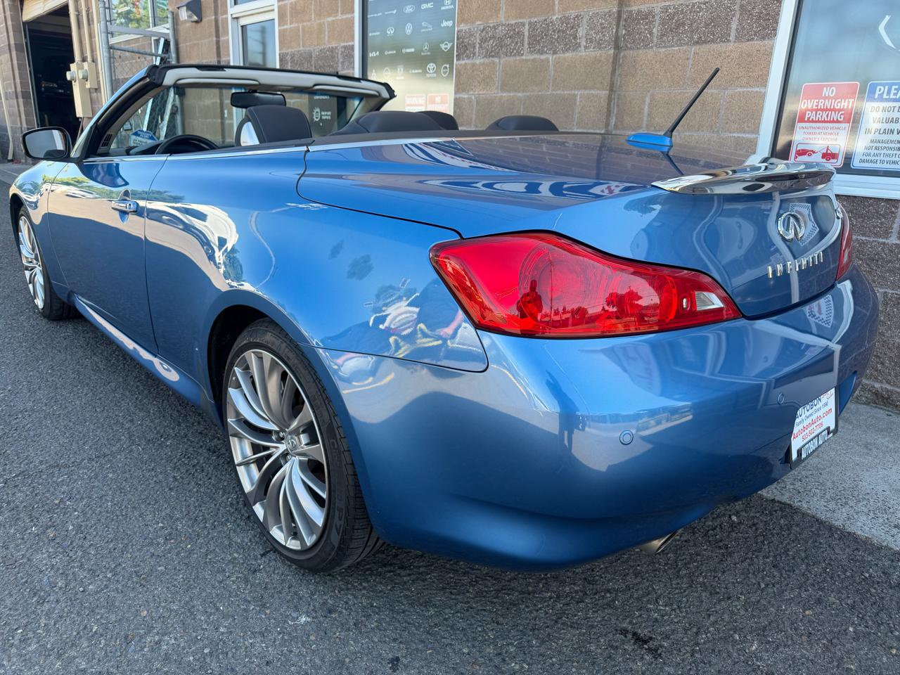 Infiniti G37 Convertible 2dr Sport 6MT 2011