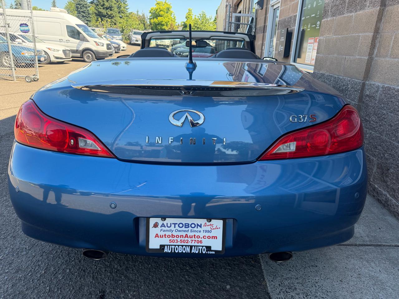 Infiniti G37 Convertible 2dr Sport 6MT 2011