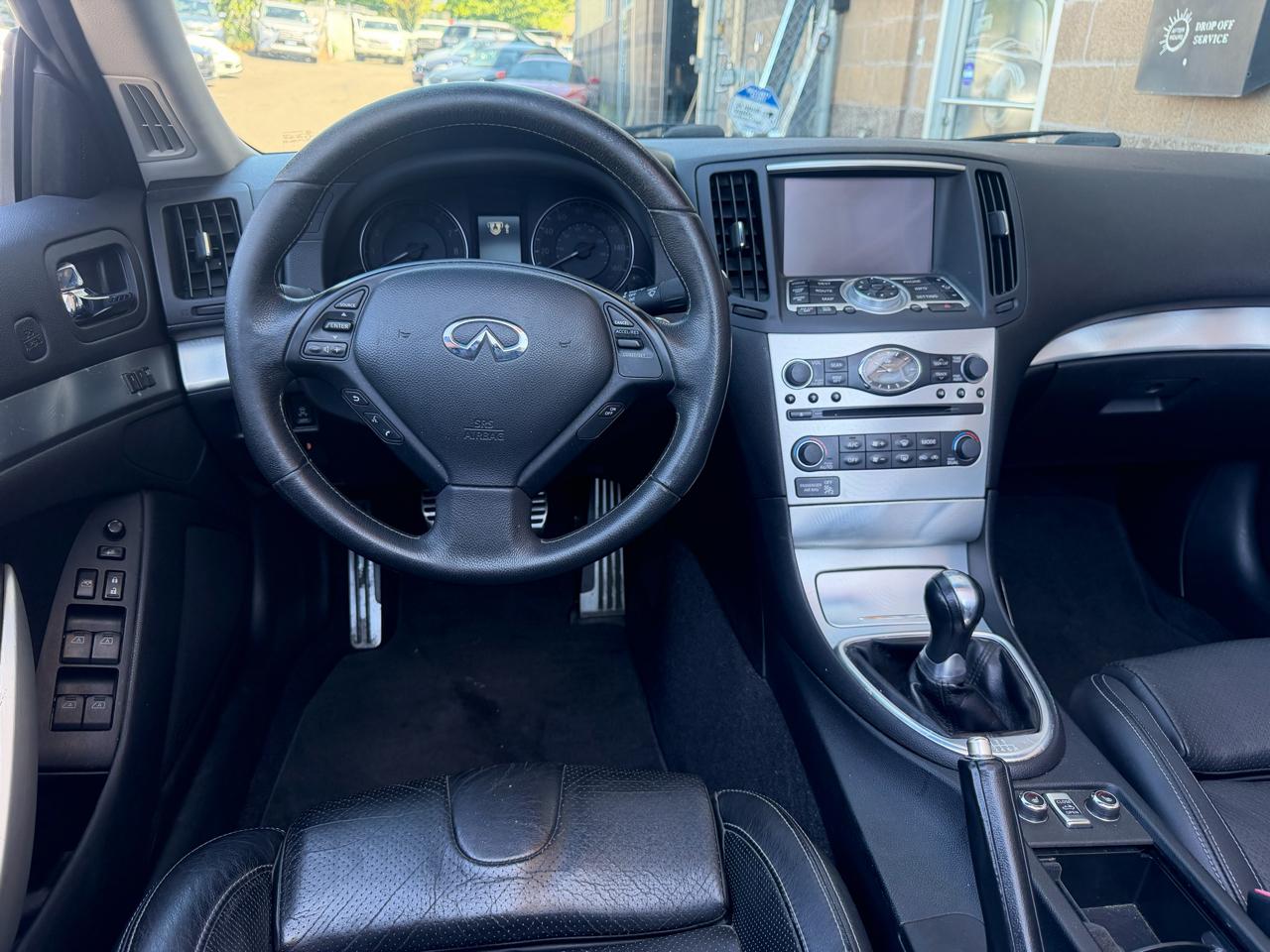 Infiniti G37 Convertible 2dr Sport 6MT 2011