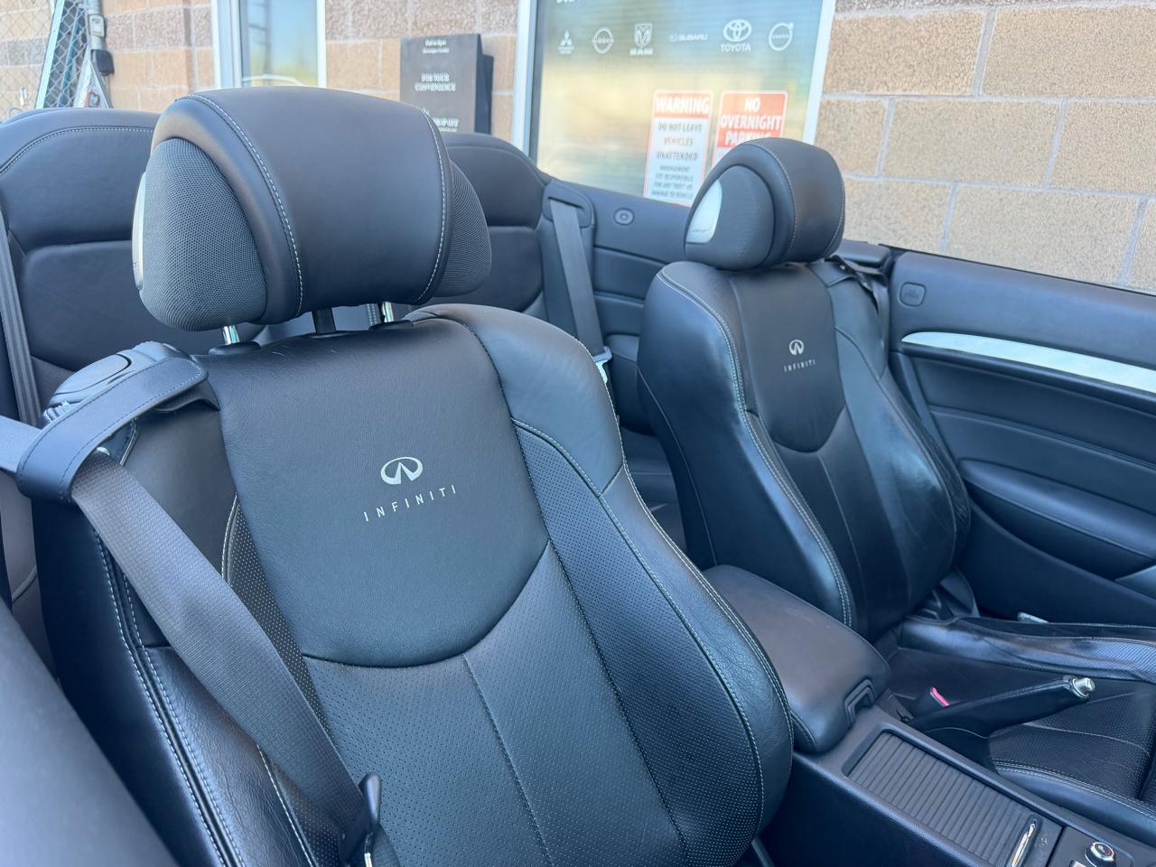 Infiniti G37 Convertible 2dr Sport 6MT 2011