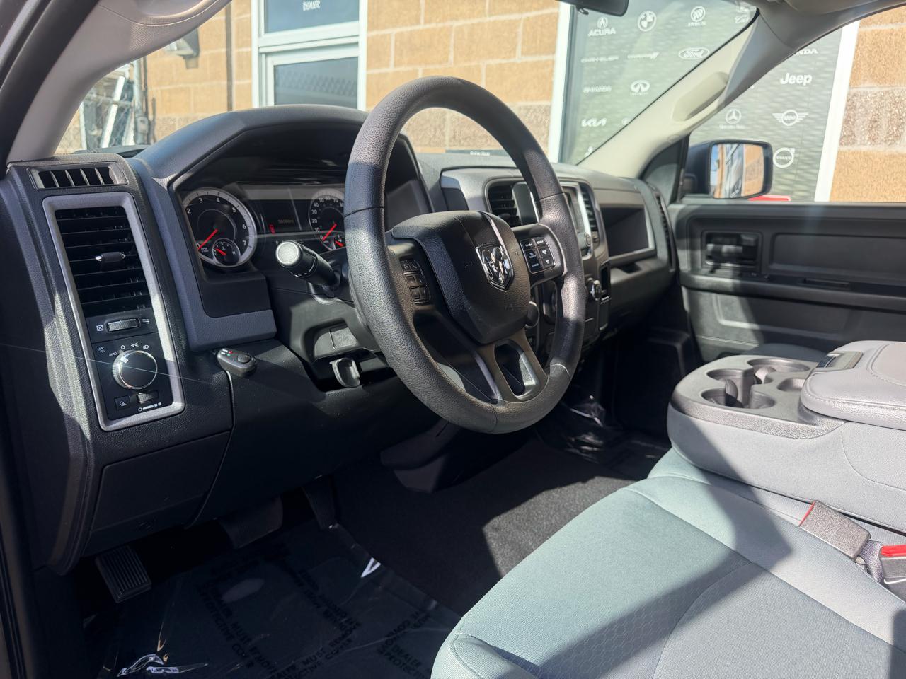 RAM 1500 4WD Crew Cab 149" Tradesman 2017