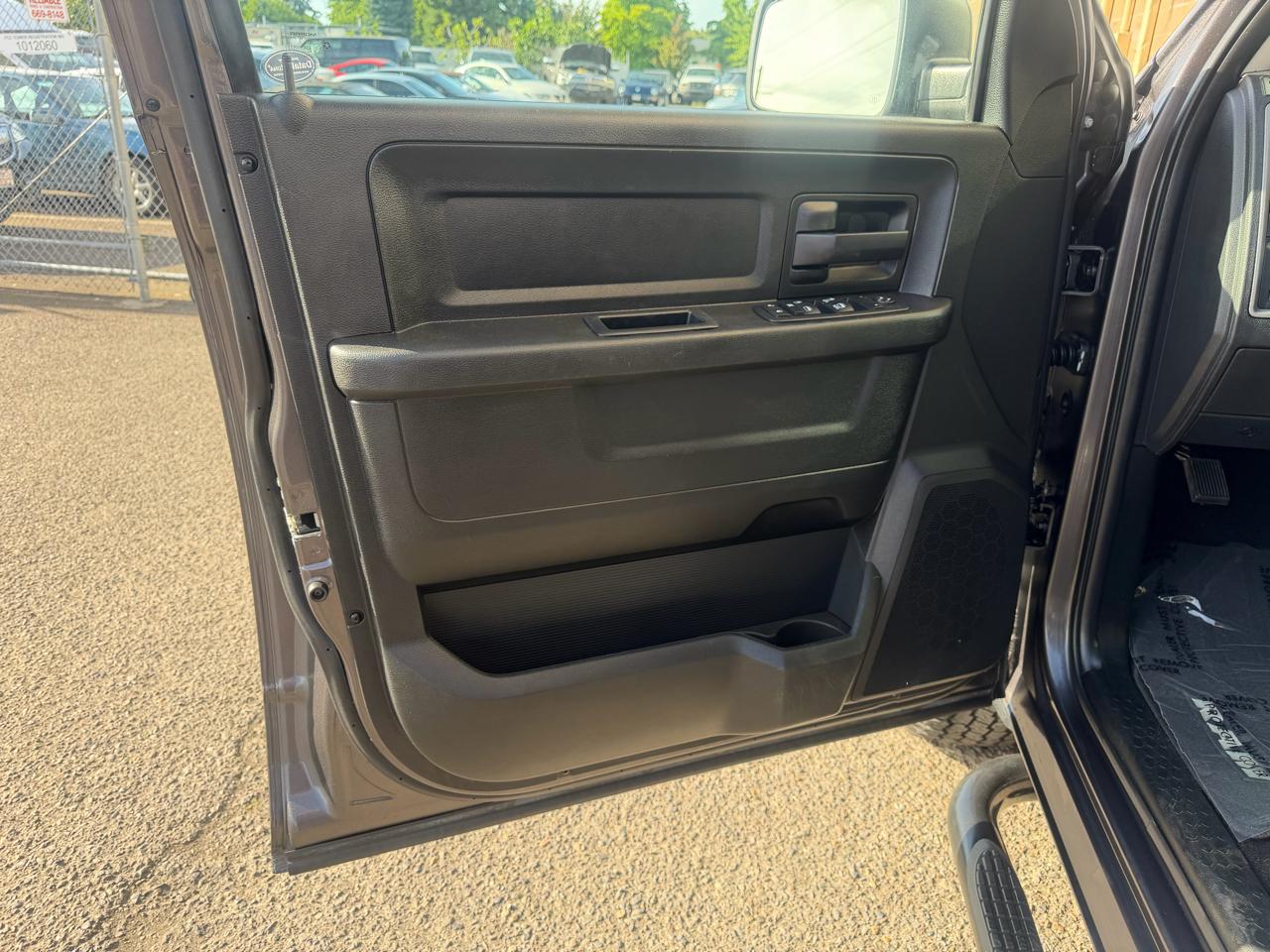 RAM 1500 4WD Crew Cab 149" Tradesman 2017