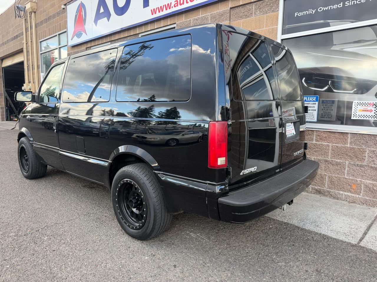 Chevrolet Astro Passenger Ext 111" WB RWD 2005