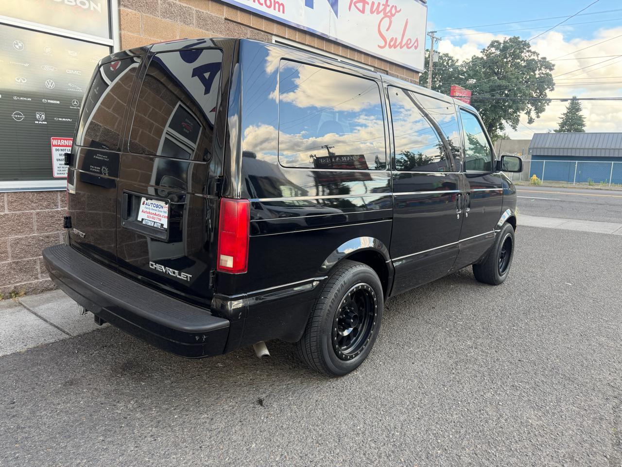 Chevrolet Astro Passenger Ext 111" WB RWD 2005