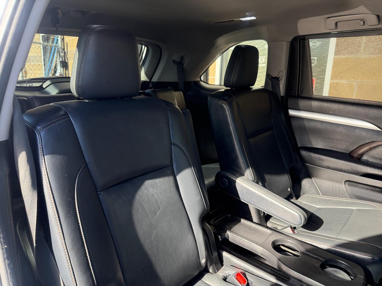 Toyota Highlander AWD 4dr V6 XLE (Natl) 2015