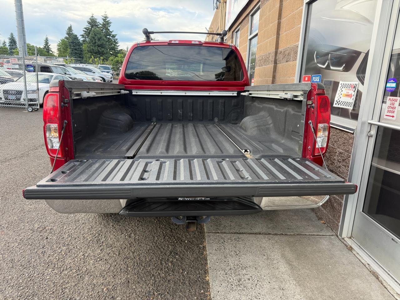Nissan Frontier 2WD Crew Cab LWB Auto SL 2011