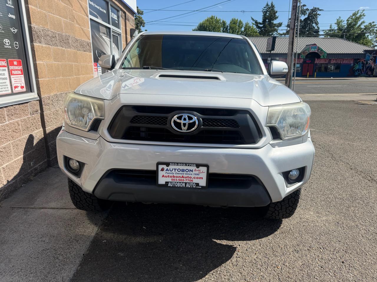 Toyota Tacoma 4WD Double Cab LB V6 AT (Natl) 2012