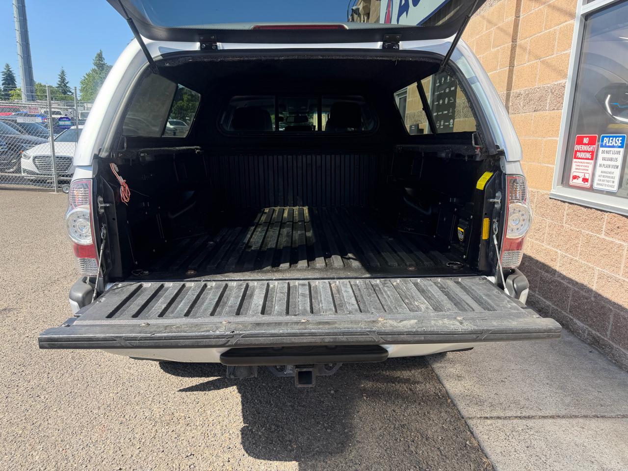 Toyota Tacoma 4WD Double Cab LB V6 AT (Natl) 2012