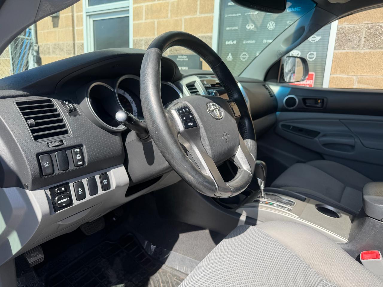 Toyota Tacoma 4WD Double Cab LB V6 AT (Natl) 2012