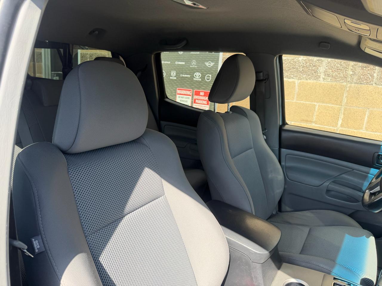 Toyota Tacoma 4WD Double Cab LB V6 AT (Natl) 2012