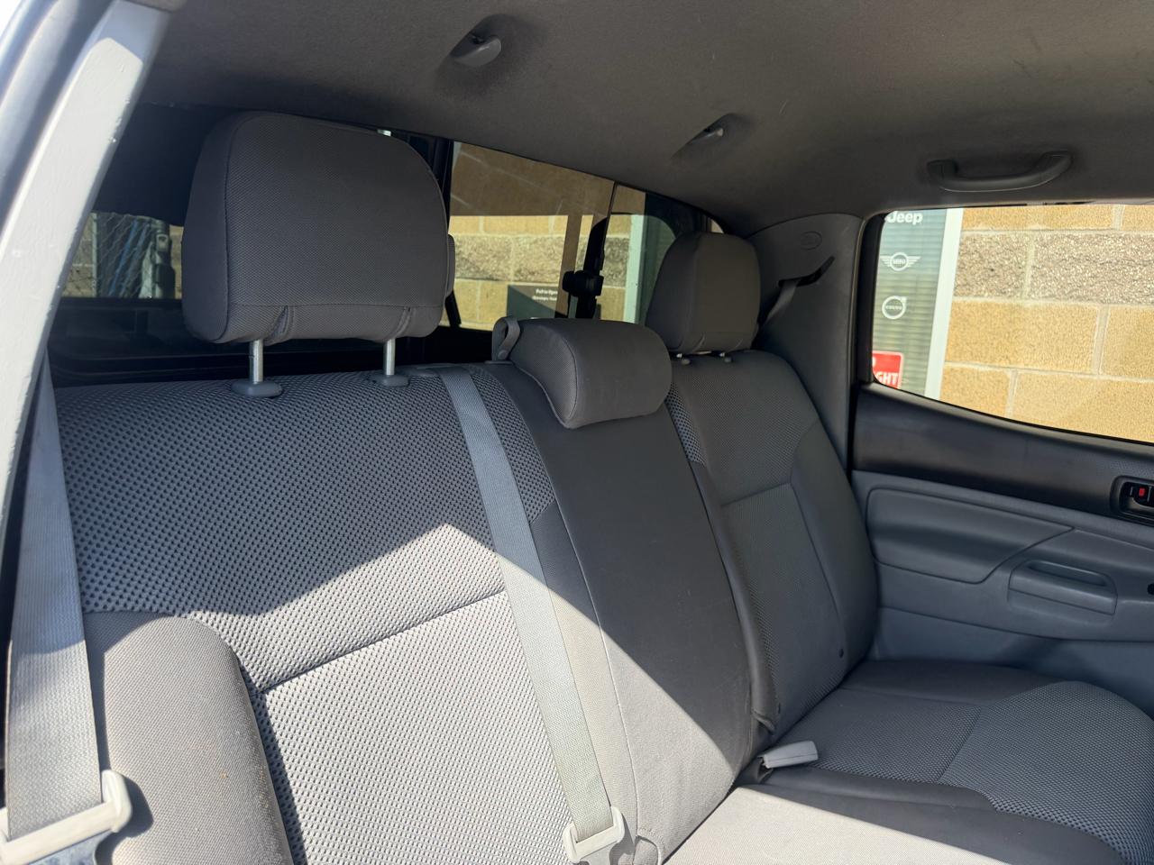 Toyota Tacoma 4WD Double Cab LB V6 AT (Natl) 2012