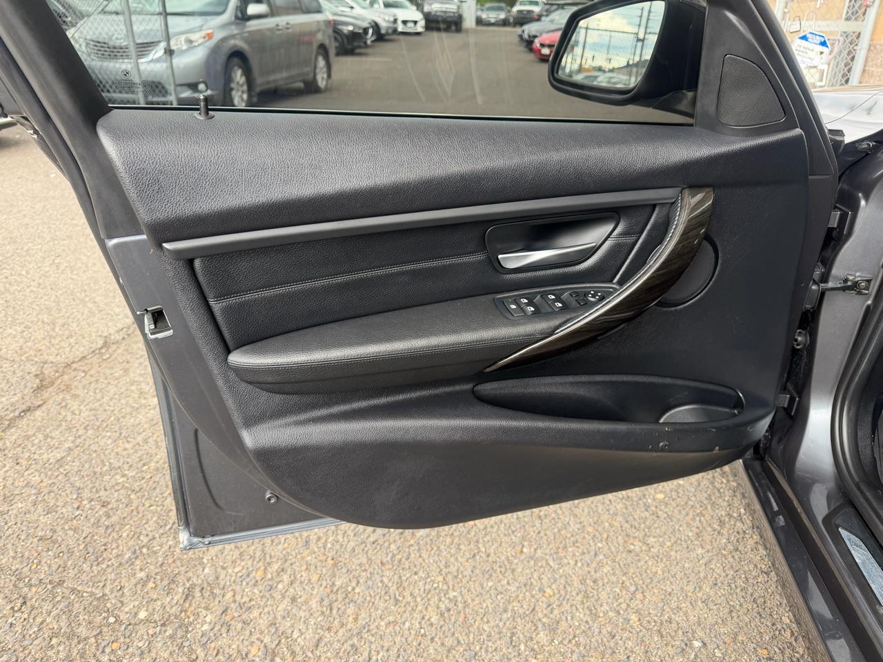 BMW 3 Series 4dr Sdn 328i xDrive AWD SULEV 2013