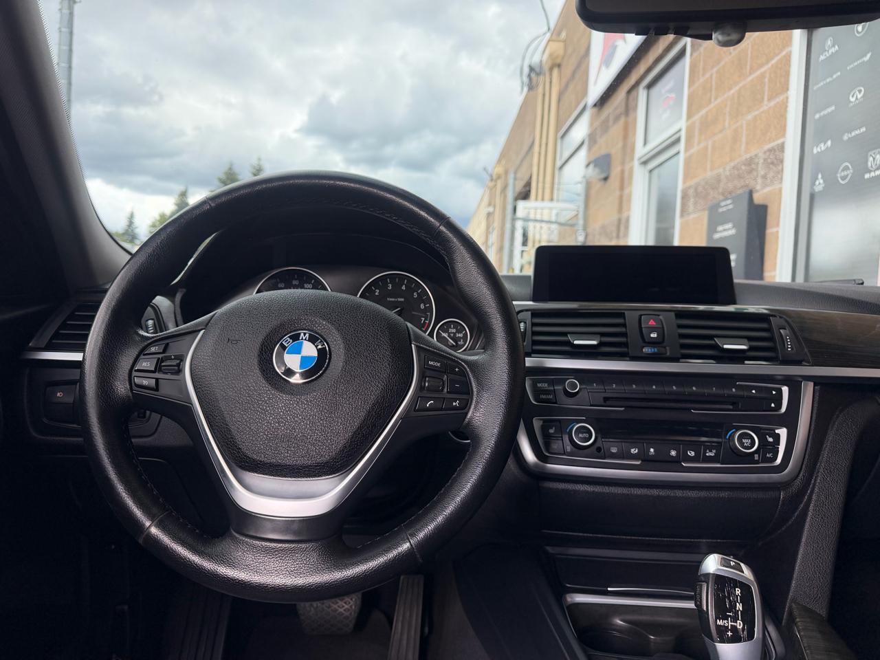 BMW 3 Series 4dr Sdn 328i xDrive AWD SULEV 2013