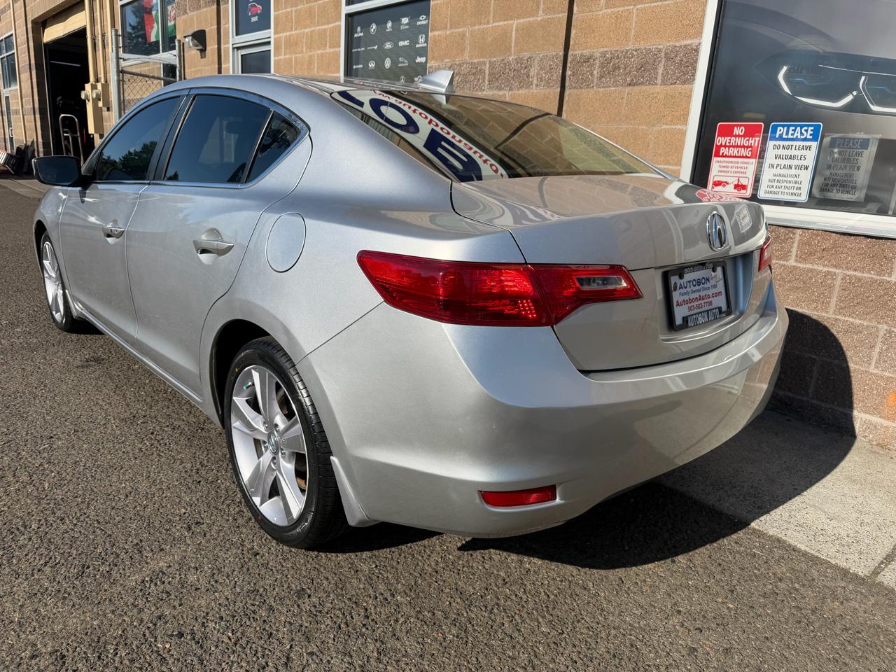 Acura ILX 4dr Sdn 2.0L 2015