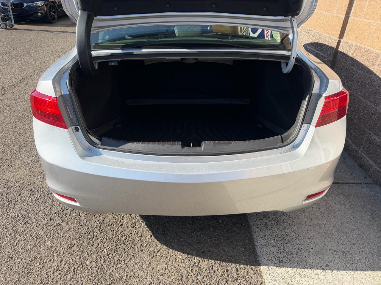 Acura ILX 4dr Sdn 2.0L 2015