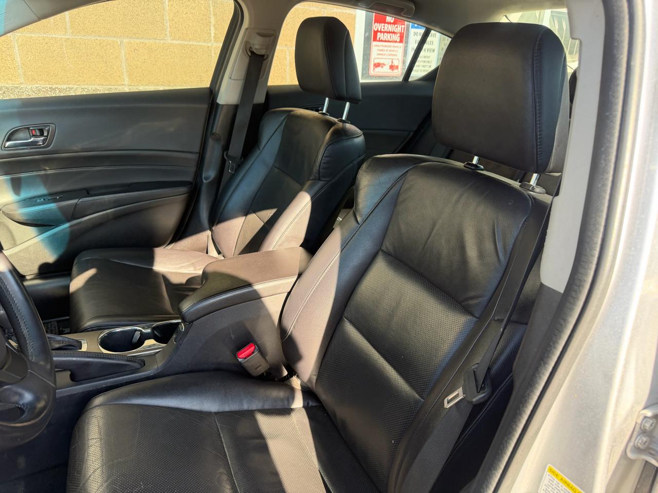 Acura ILX 4dr Sdn 2.0L 2015