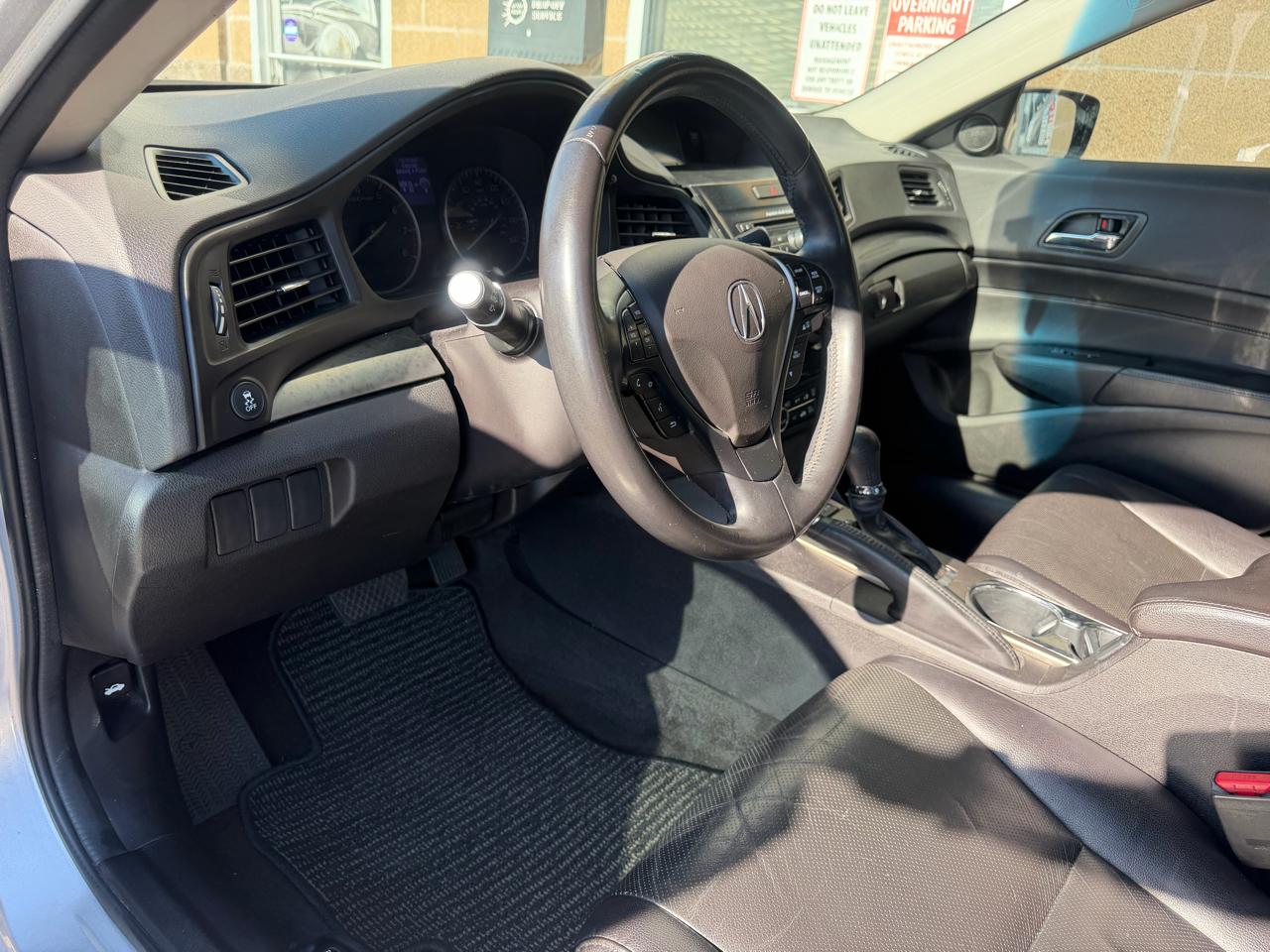 Acura ILX 4dr Sdn 2.0L 2015