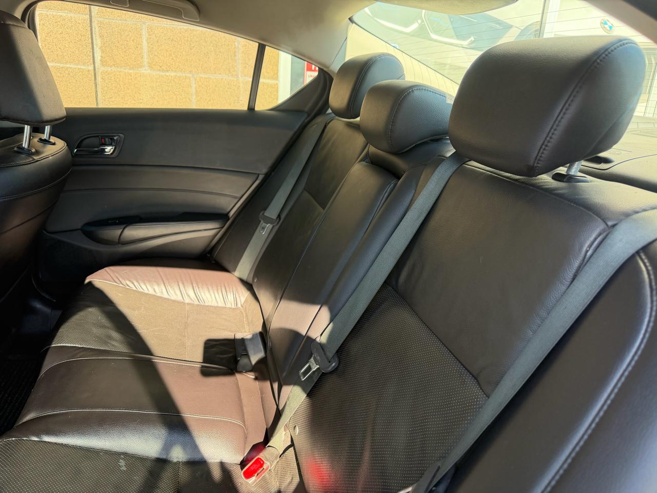 Acura ILX 4dr Sdn 2.0L 2015