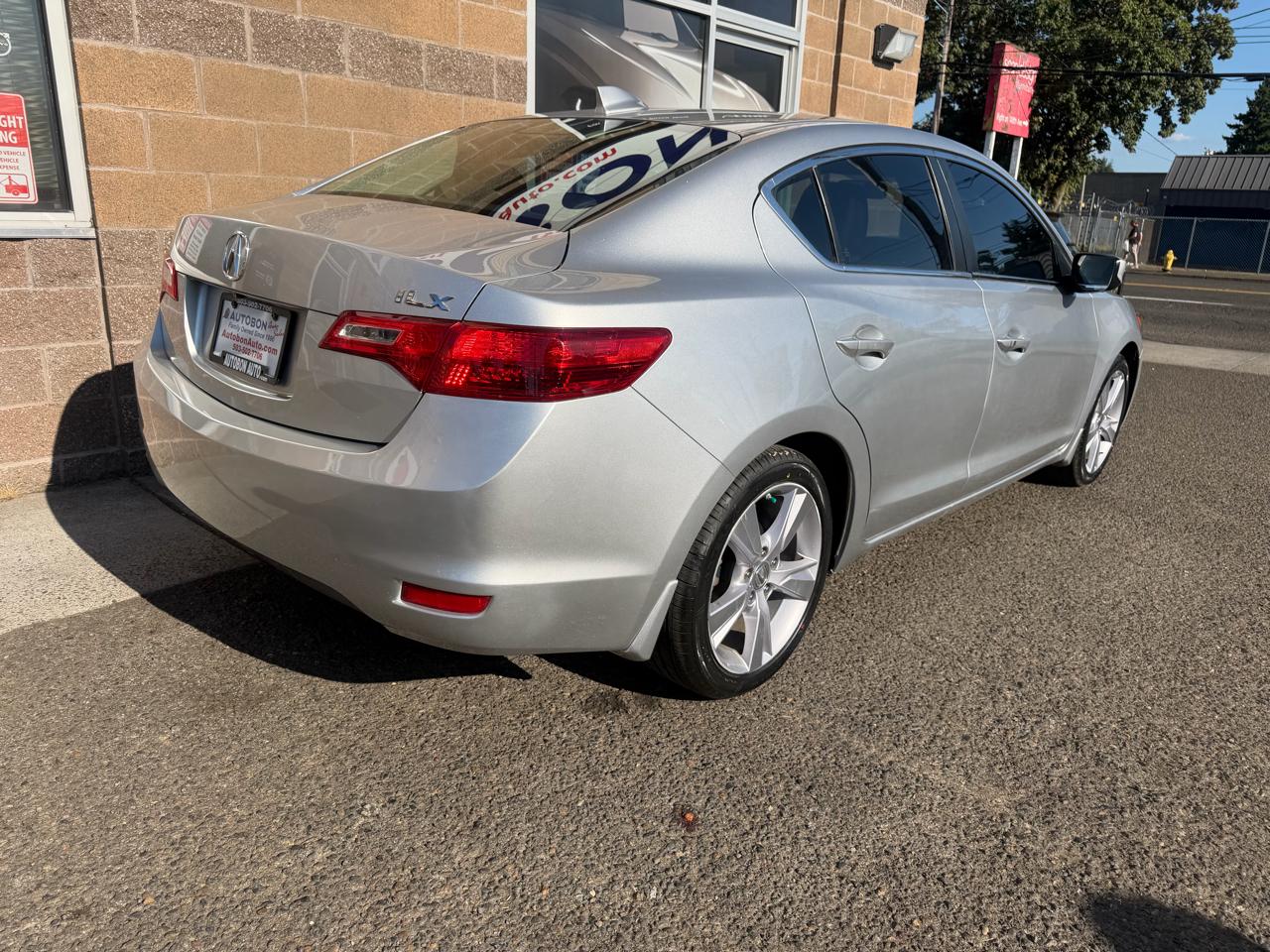 Acura ILX 4dr Sdn 2.0L 2015