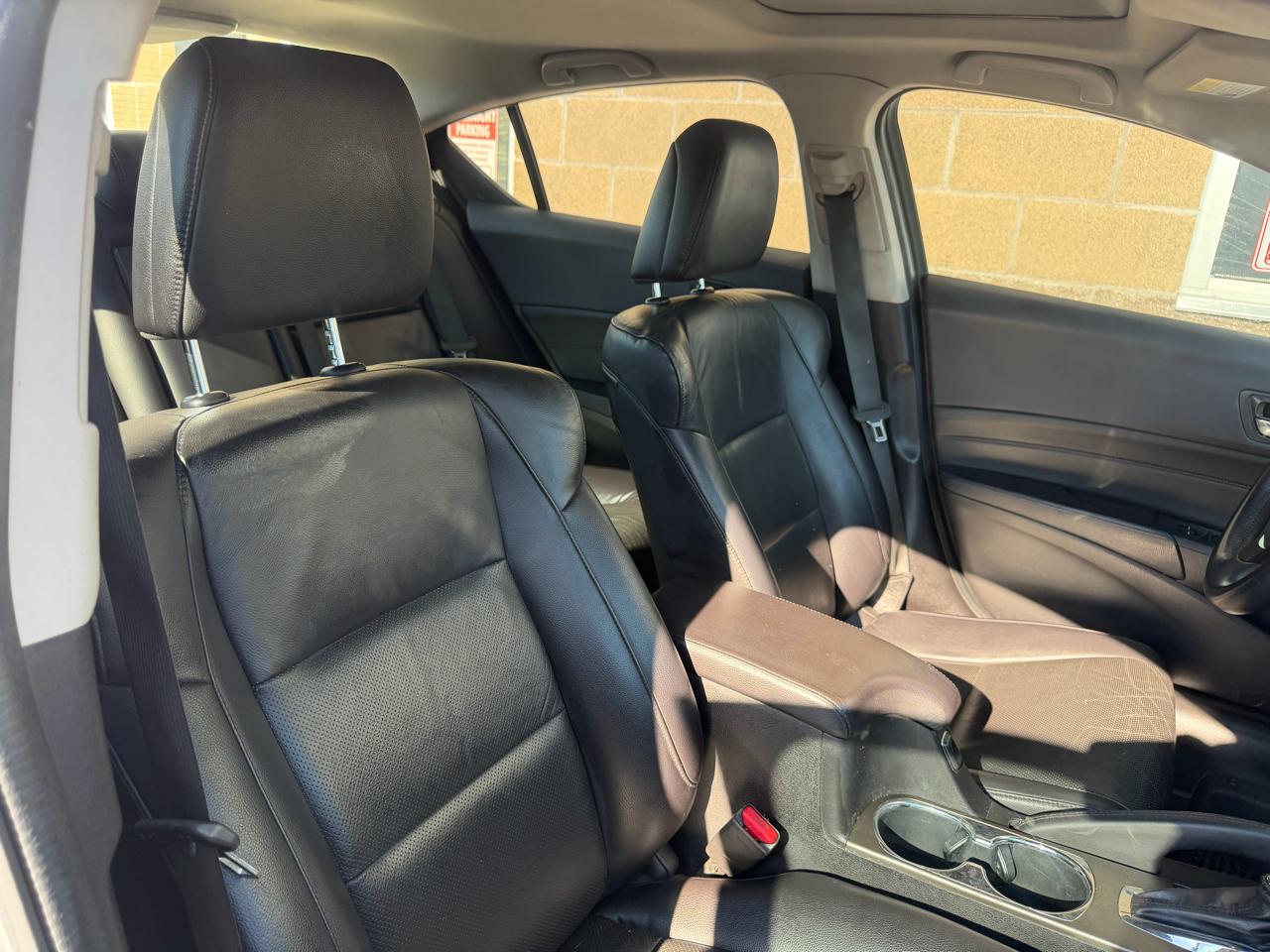Acura ILX 4dr Sdn 2.0L 2015