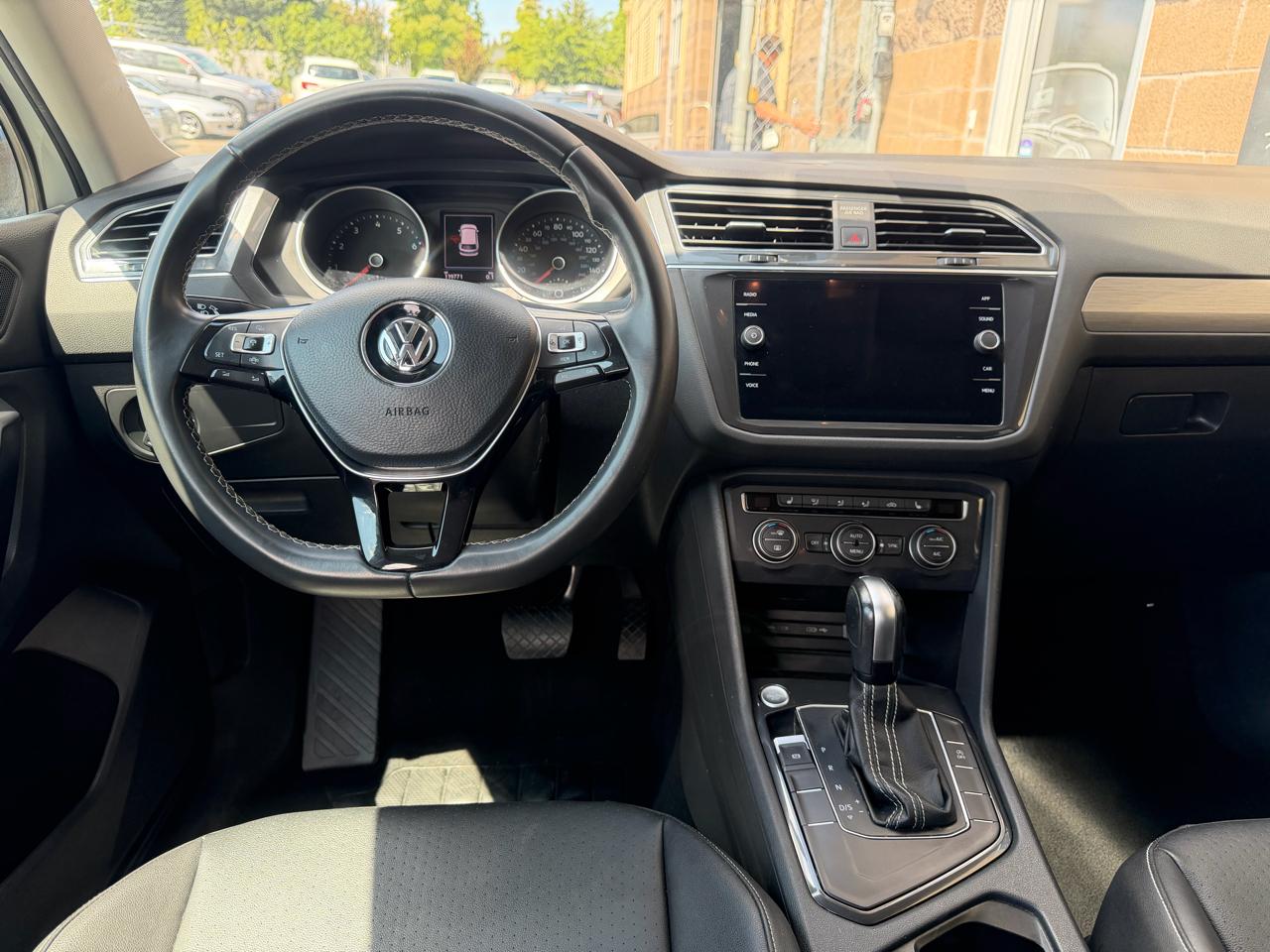Volkswagen Tiguan 2.0T SE R-Line Black FWD 2021