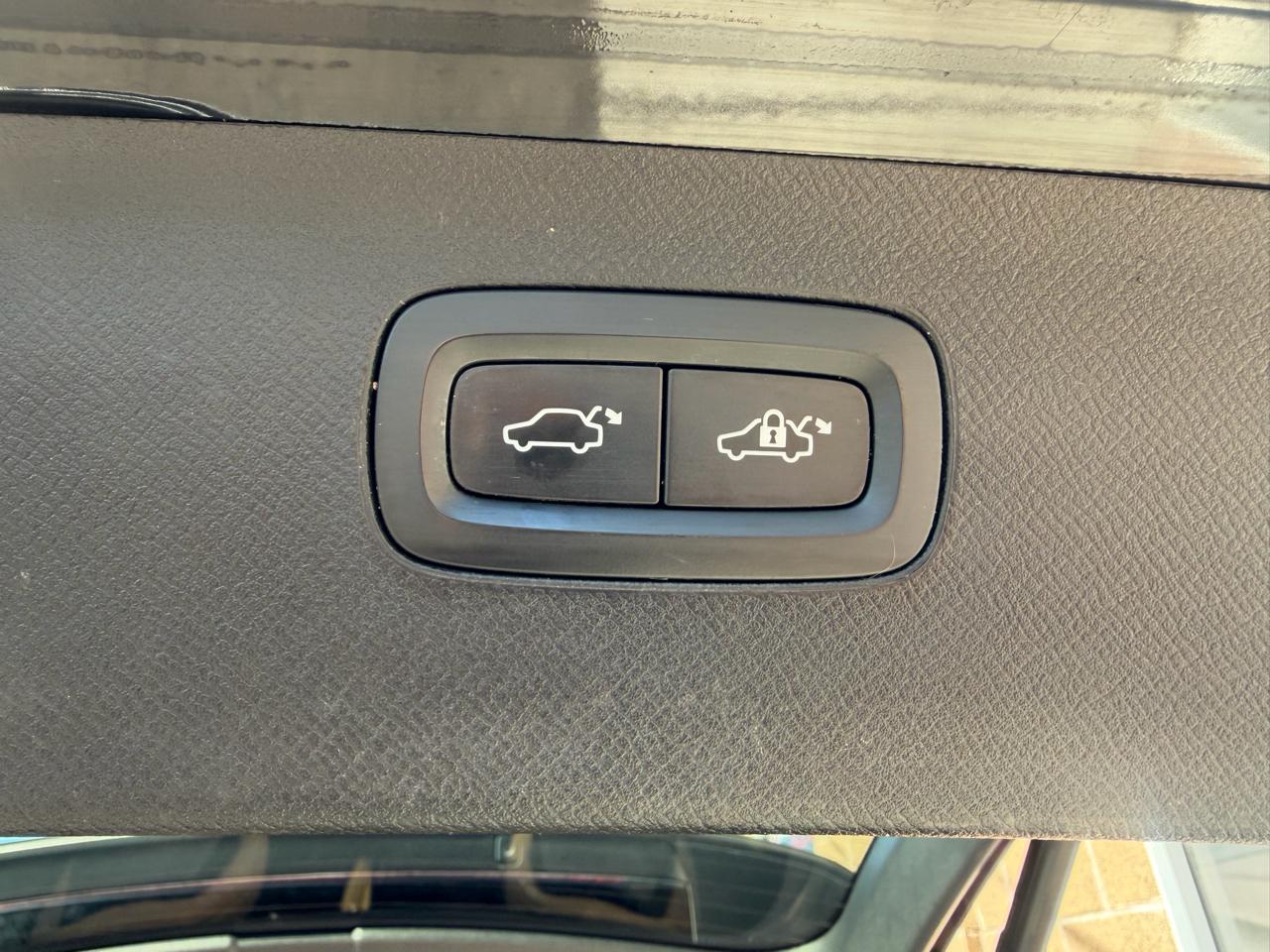Volvo XC90 T6 AWD 7-Passenger Momentum 2018