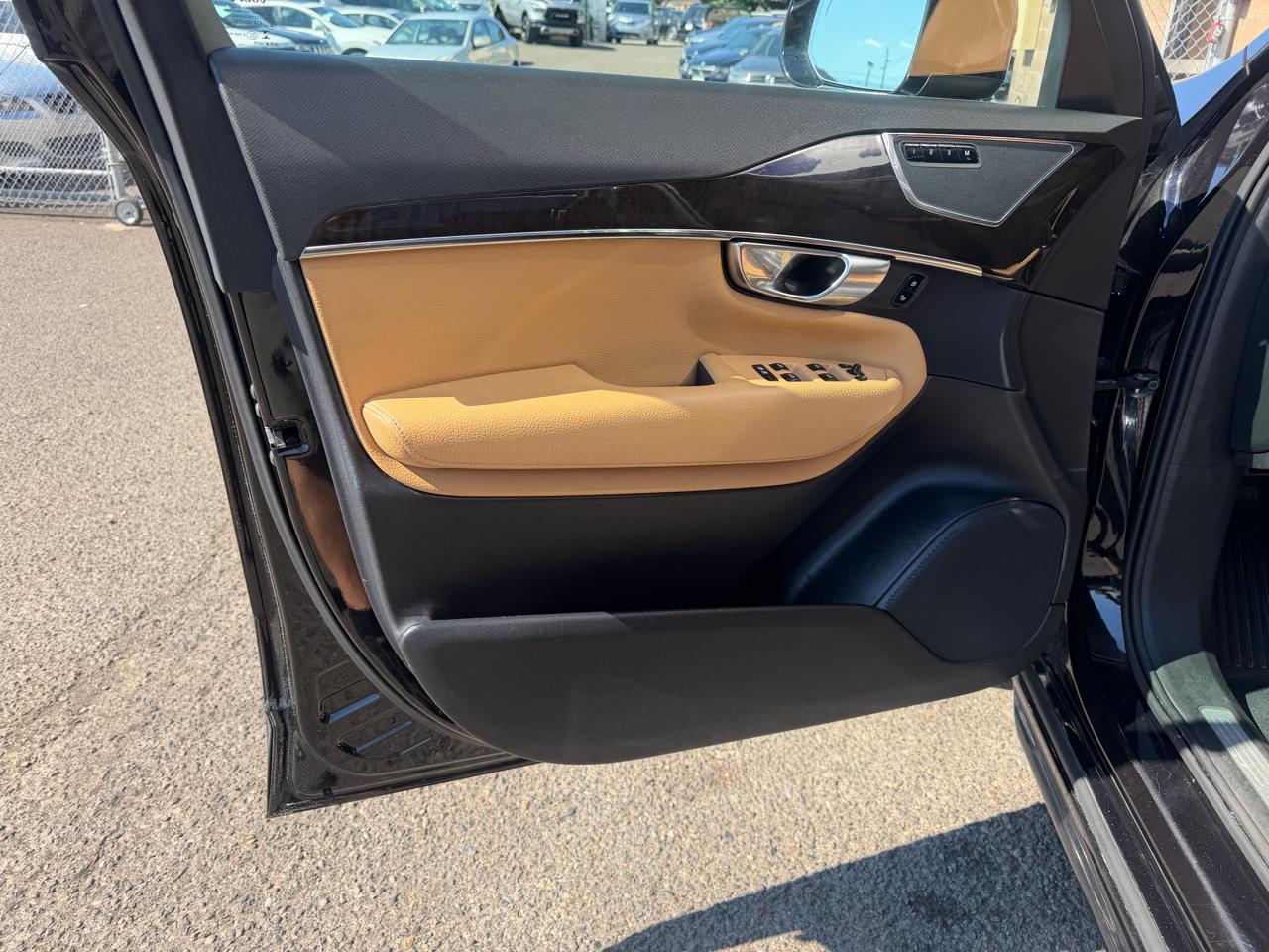Volvo XC90 T6 AWD 7-Passenger Momentum 2018