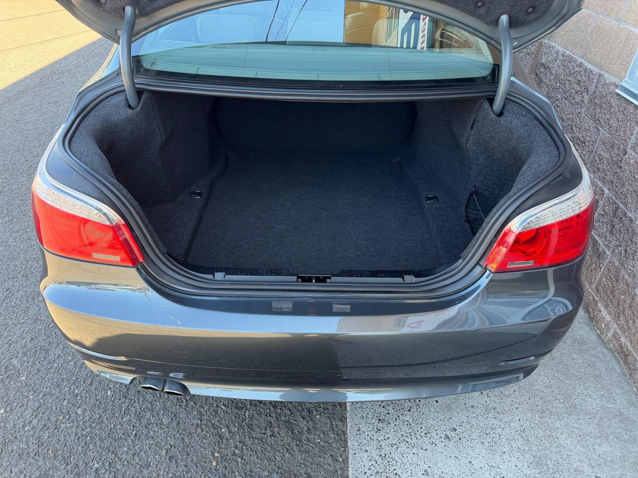 BMW 5 Series 4dr Sdn 528i RWD 2008