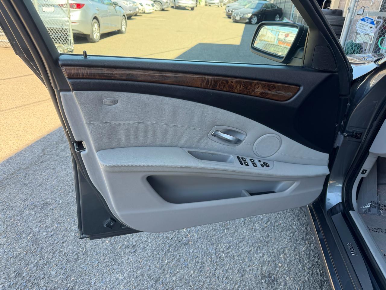 BMW 5 Series 4dr Sdn 528i RWD 2008
