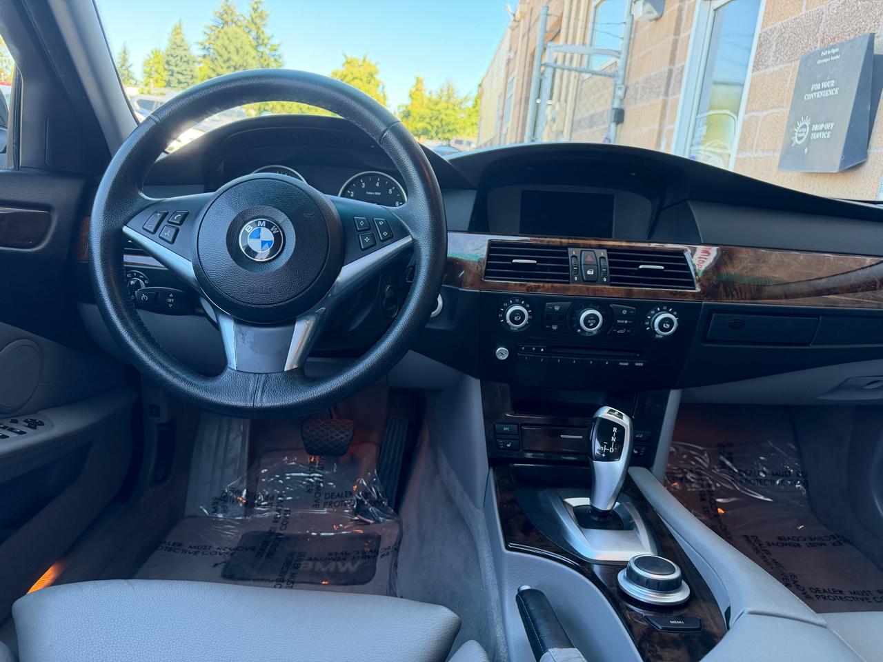 BMW 5 Series 4dr Sdn 528i RWD 2008