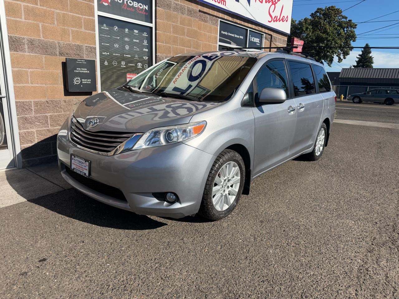 Toyota Sienna 5dr 7-Pass Van XLE Premium AWD (Natl) 2016