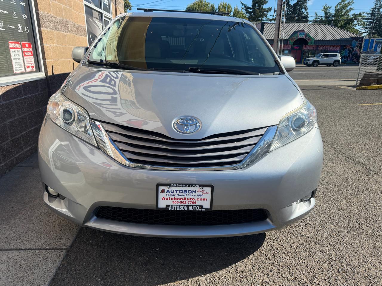 Toyota Sienna 5dr 7-Pass Van XLE Premium AWD (Natl) 2016