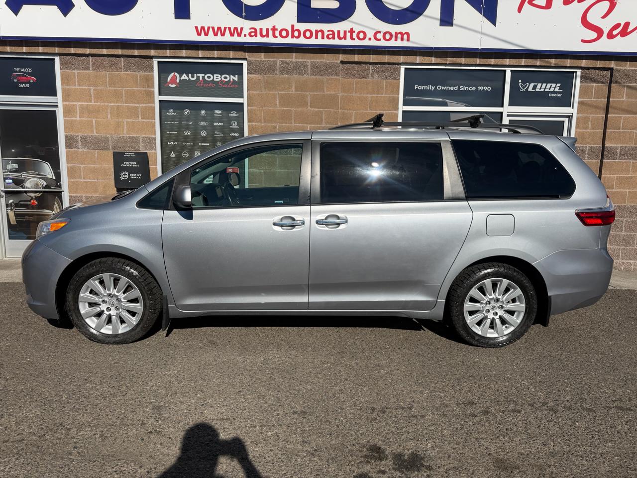 Toyota Sienna 5dr 7-Pass Van XLE Premium AWD (Natl) 2016