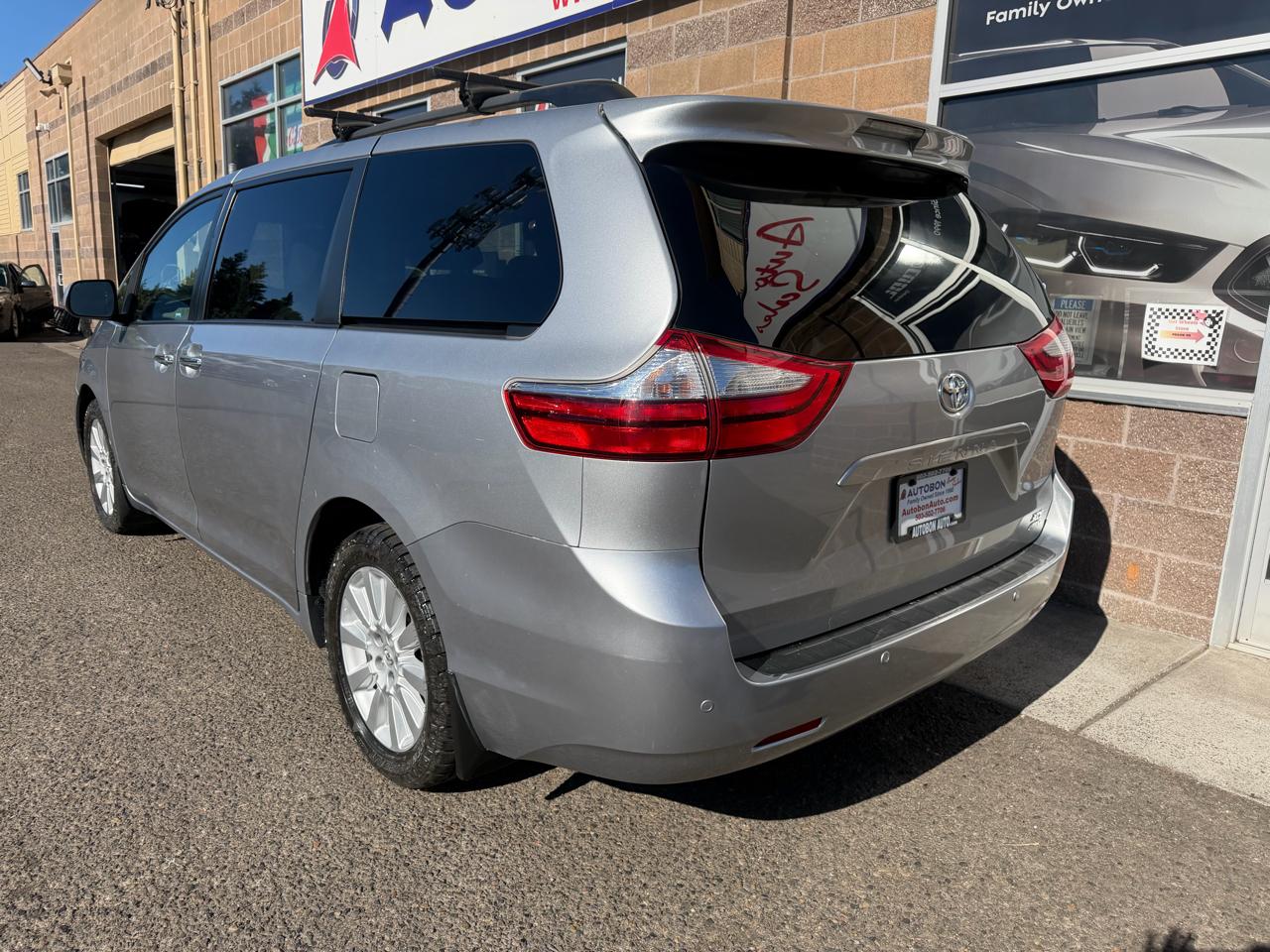 Toyota Sienna 5dr 7-Pass Van XLE Premium AWD (Natl) 2016