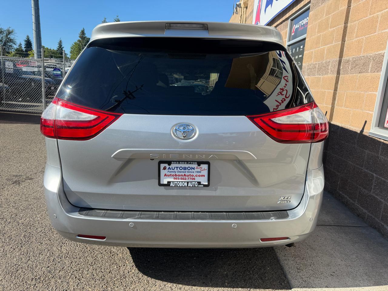Toyota Sienna 5dr 7-Pass Van XLE Premium AWD (Natl) 2016