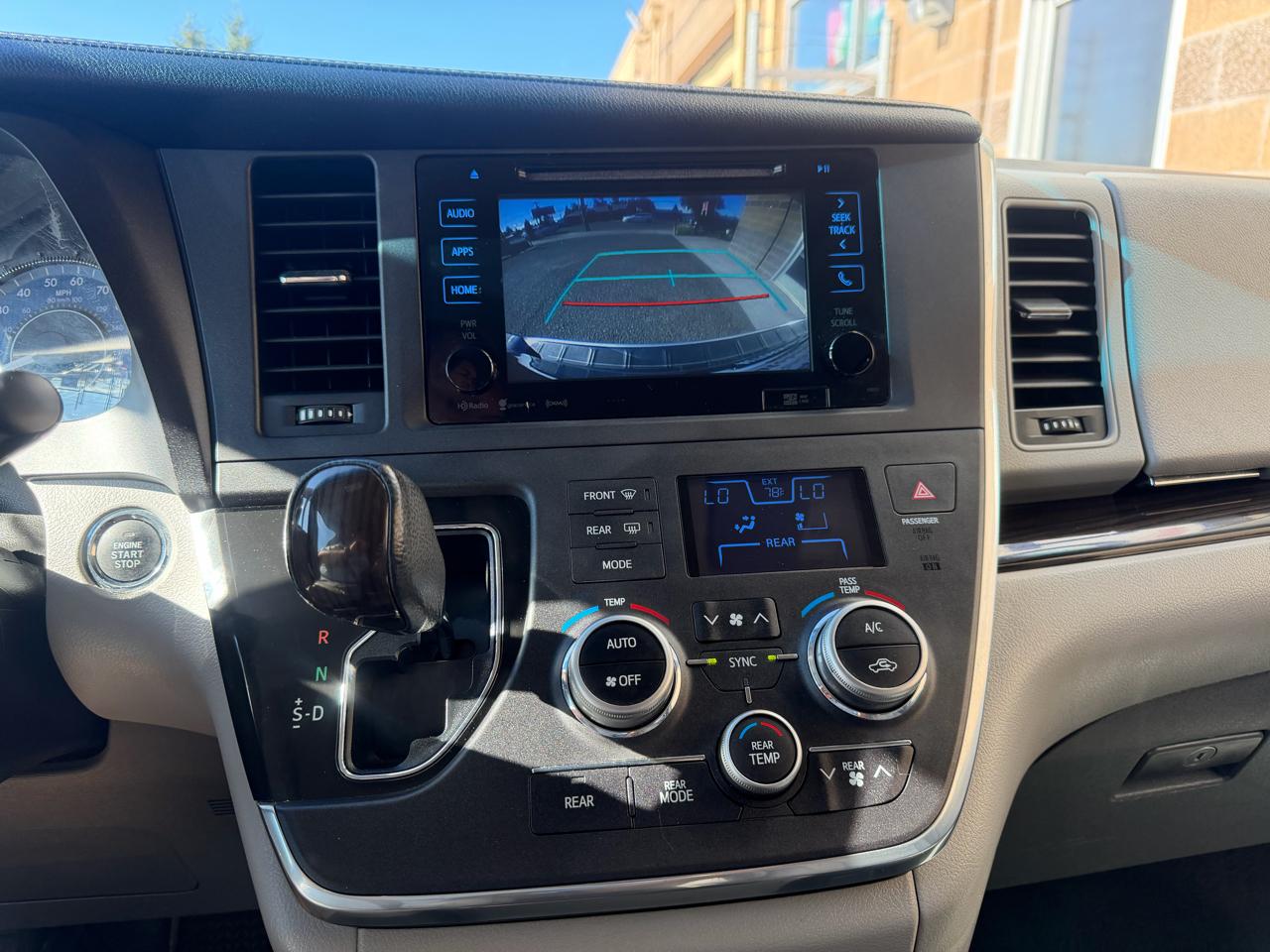 Toyota Sienna 5dr 7-Pass Van XLE Premium AWD (Natl) 2016