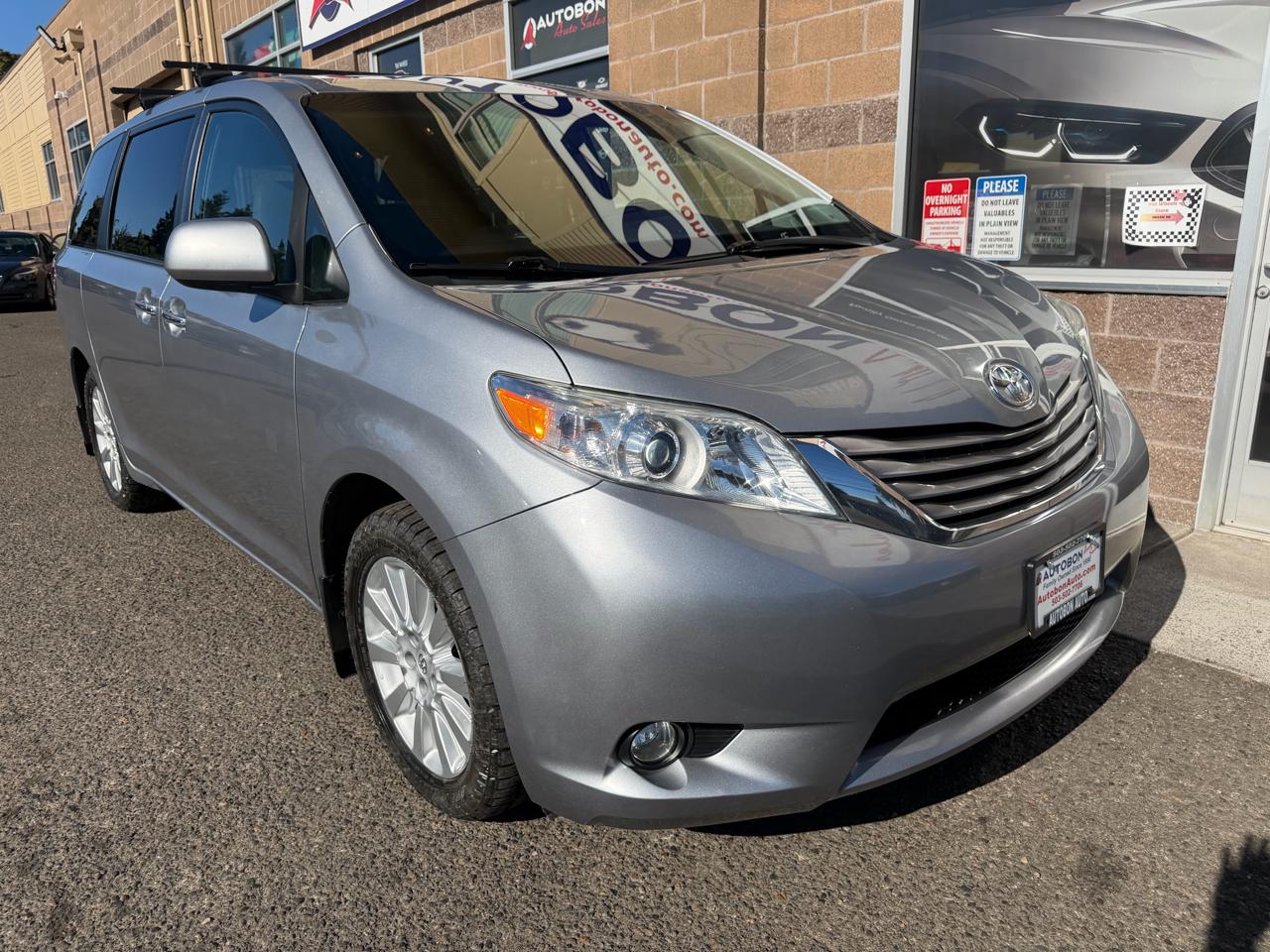 Toyota Sienna 5dr 7-Pass Van XLE Premium AWD (Natl) 2016