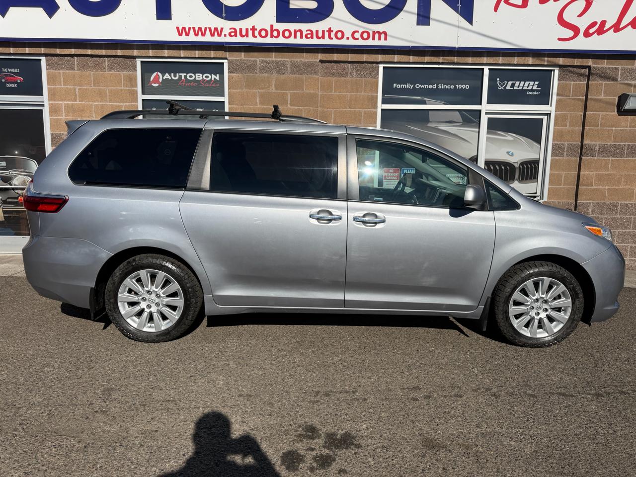 Toyota Sienna 5dr 7-Pass Van XLE Premium AWD (Natl) 2016