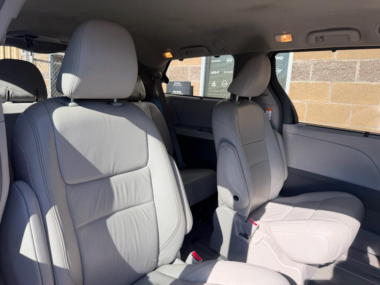 Toyota Sienna 5dr 7-Pass Van XLE Premium AWD (Natl) 2016