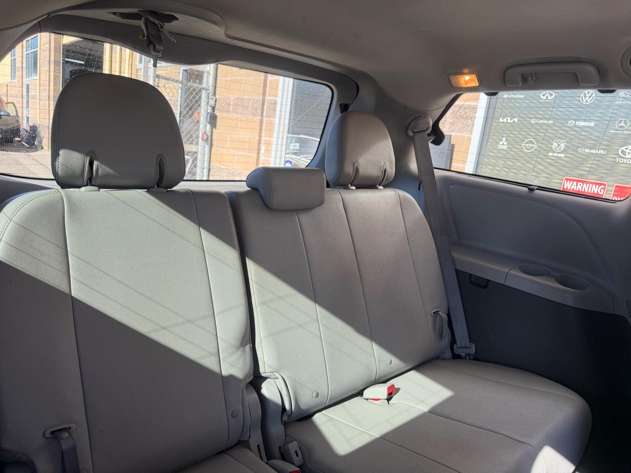 Toyota Sienna 5dr 7-Pass Van XLE Premium AWD (Natl) 2016