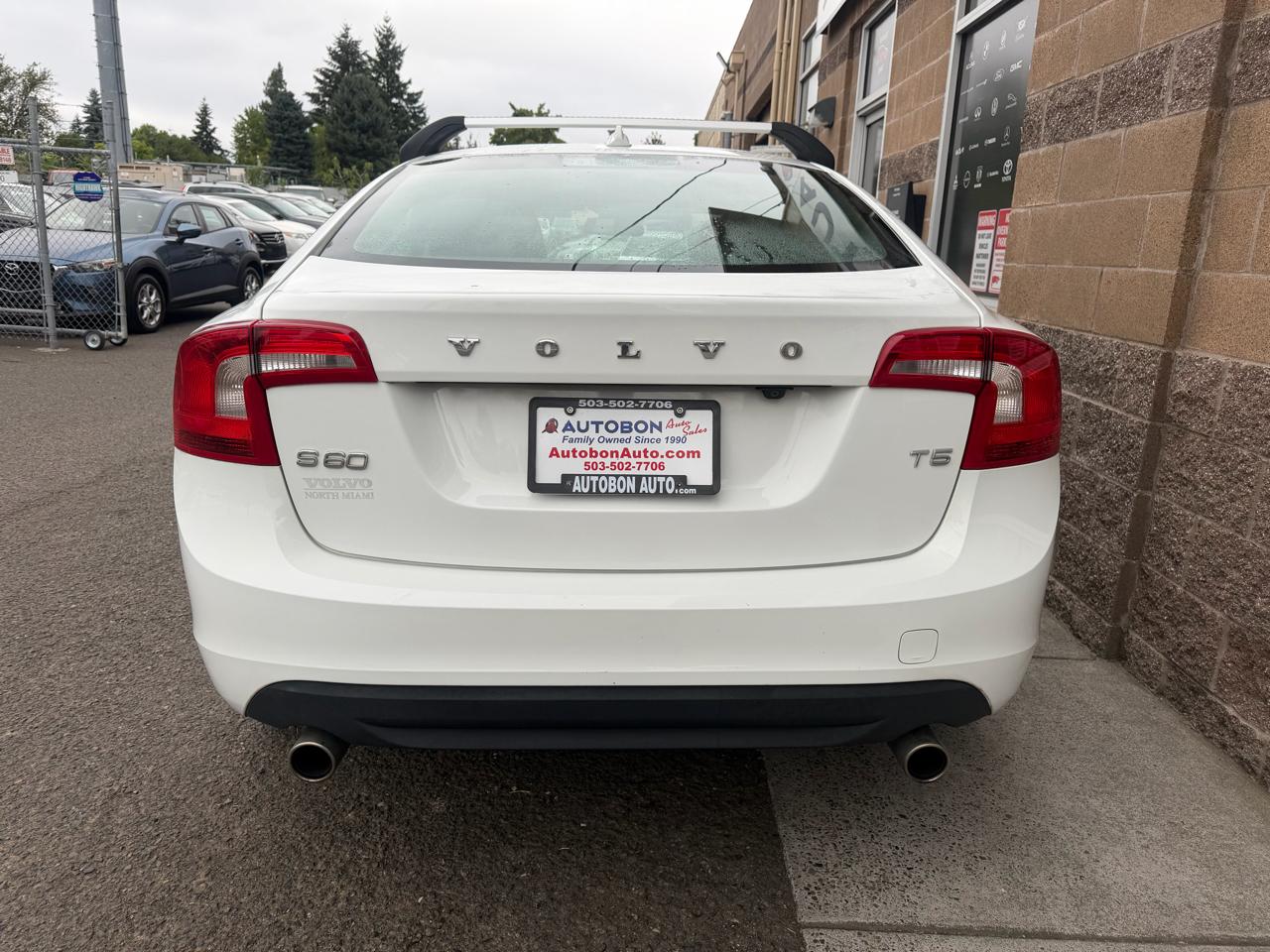 Volvo S60 FWD 4dr Sdn T5 2012