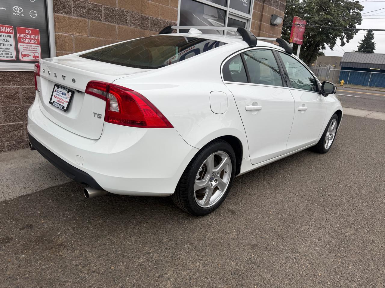 Volvo S60 FWD 4dr Sdn T5 2012
