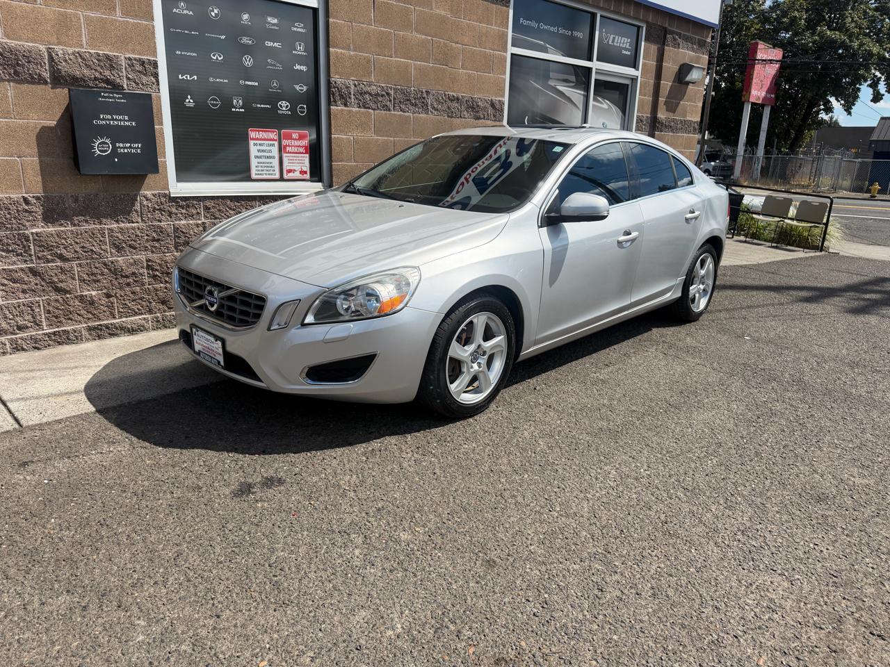 Volvo S60 FWD 4dr Sdn T5 2012